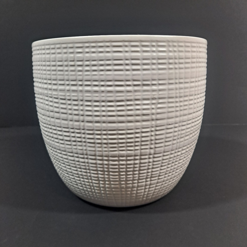 Made In Germany White Panna Ceramic Flowerpot Textured 6 3/4"